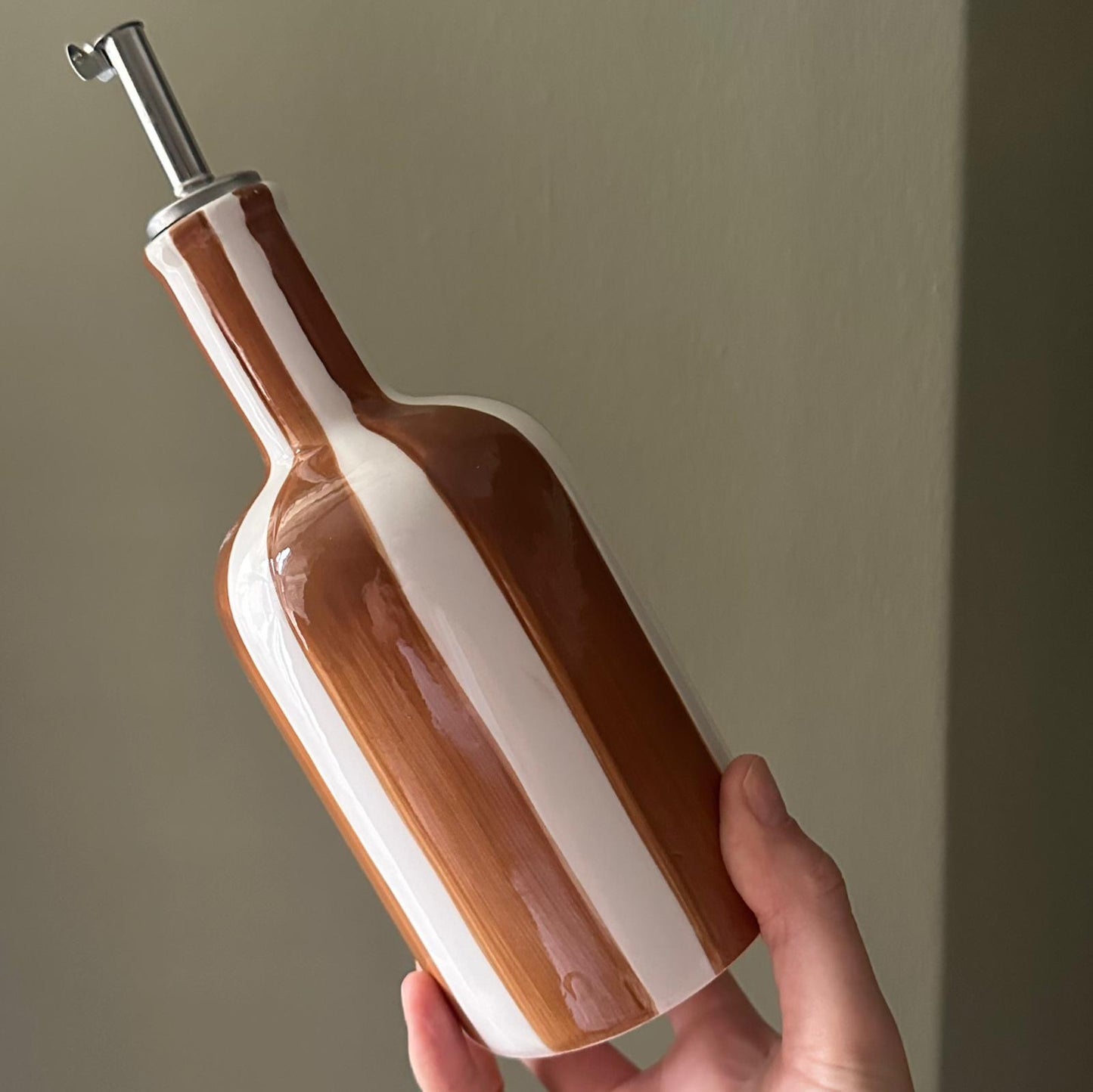Oil Dispenser (Brown and White Stripe)