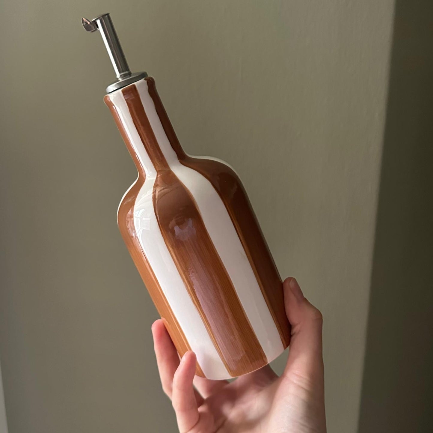 Oil Dispenser (Brown and White Stripe)