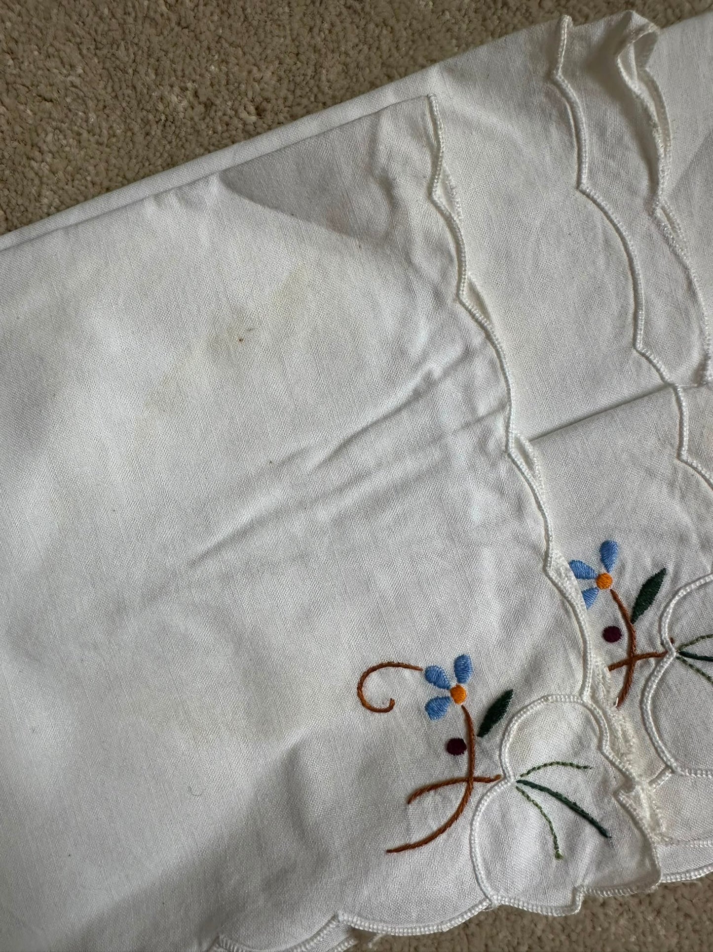 Scallop Edged Vintage Embroidered Napkin Set