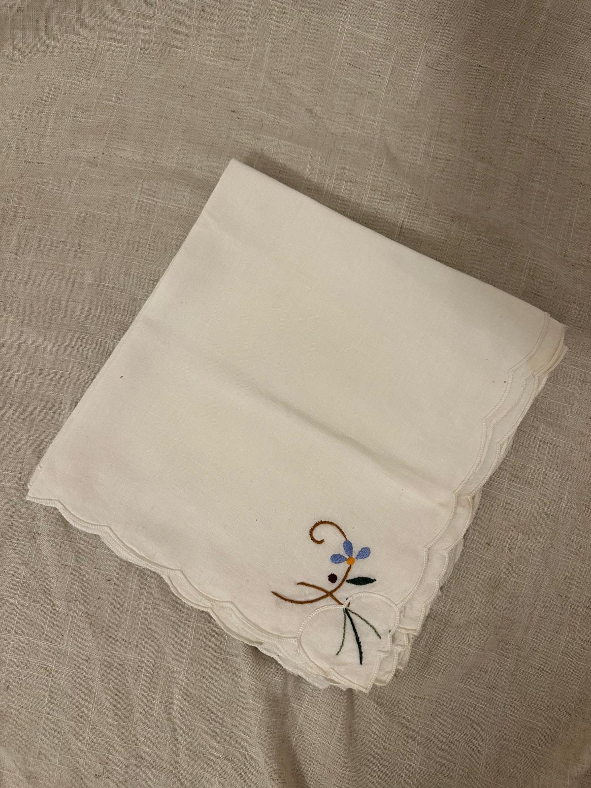 Scallop Edged Vintage Embroidered Napkin Set