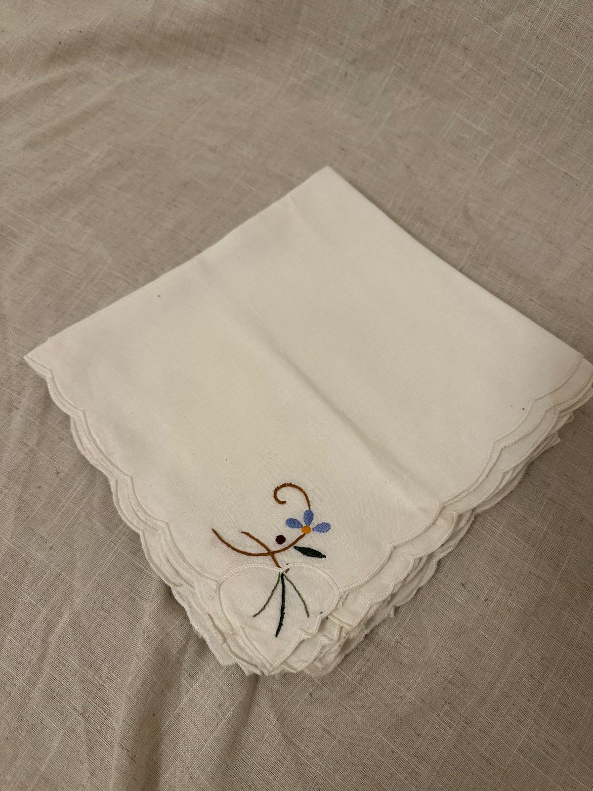 Scallop Edged Vintage Embroidered Napkin Set