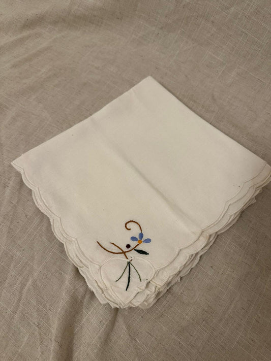 Scallop Edged Vintage Embroidered Napkin Set