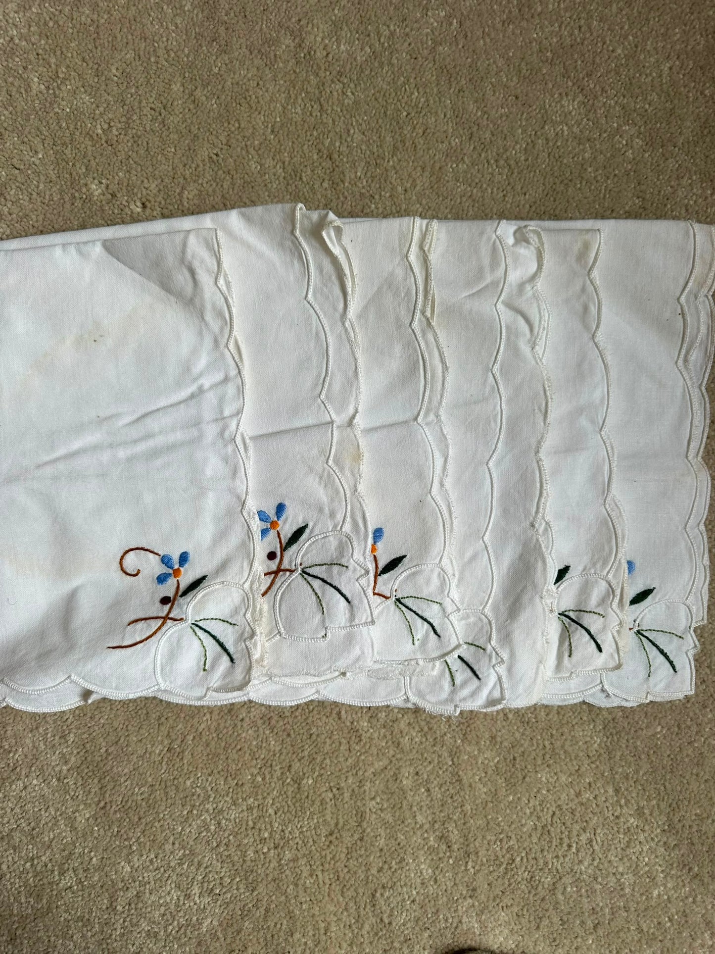 Scallop Edged Vintage Embroidered Napkin Set