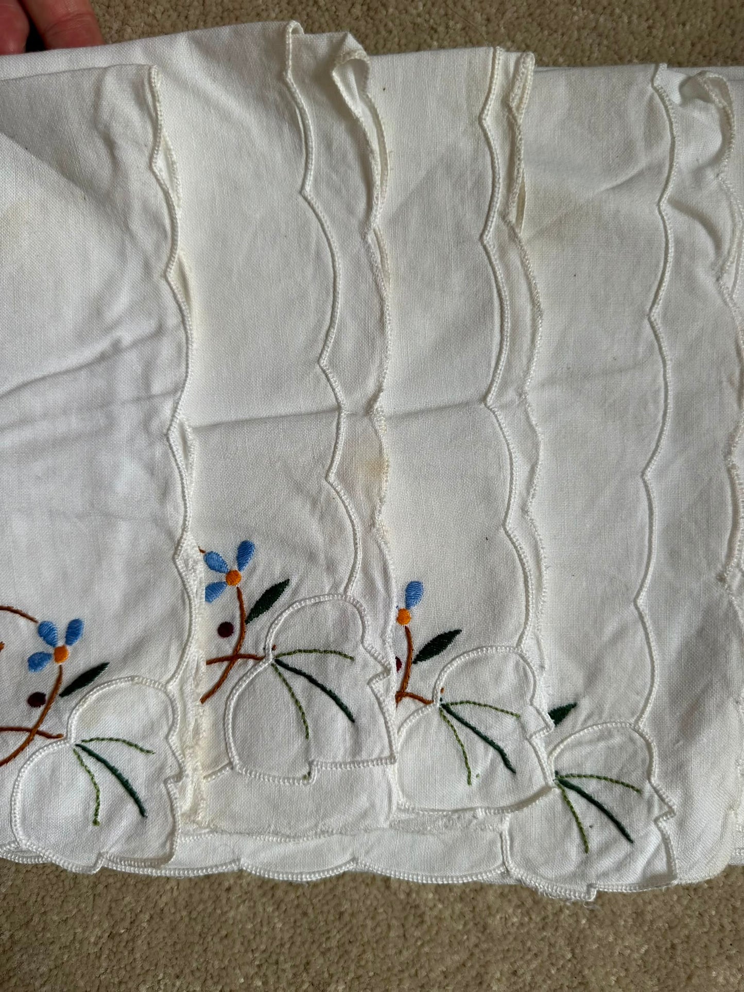 Scallop Edged Vintage Embroidered Napkin Set